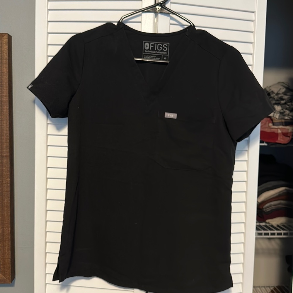Black figs Catarina one pocket top